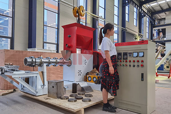 machines to recycling food waste into fish food
